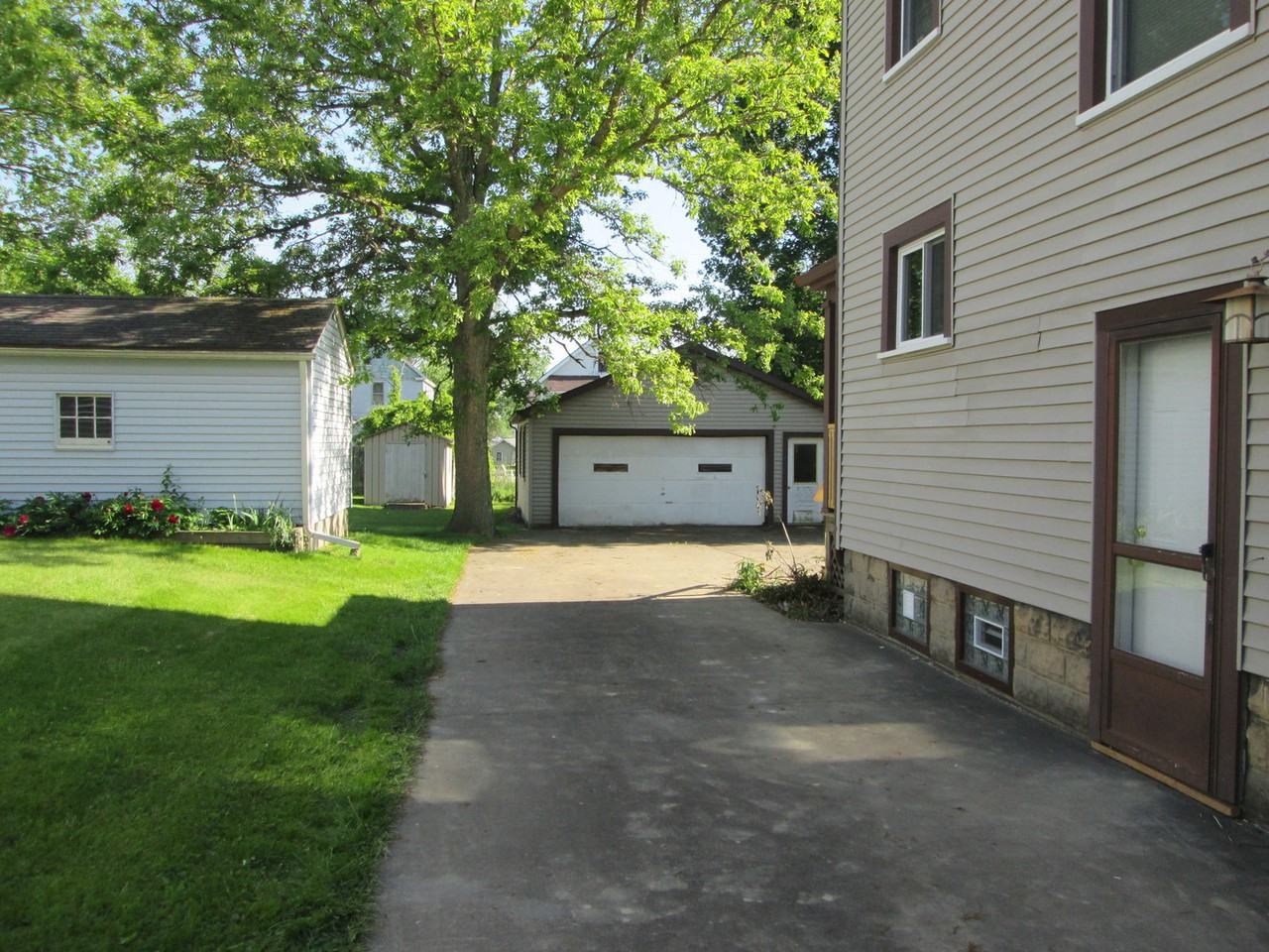 133 E Howard St - Photo 2 of 20