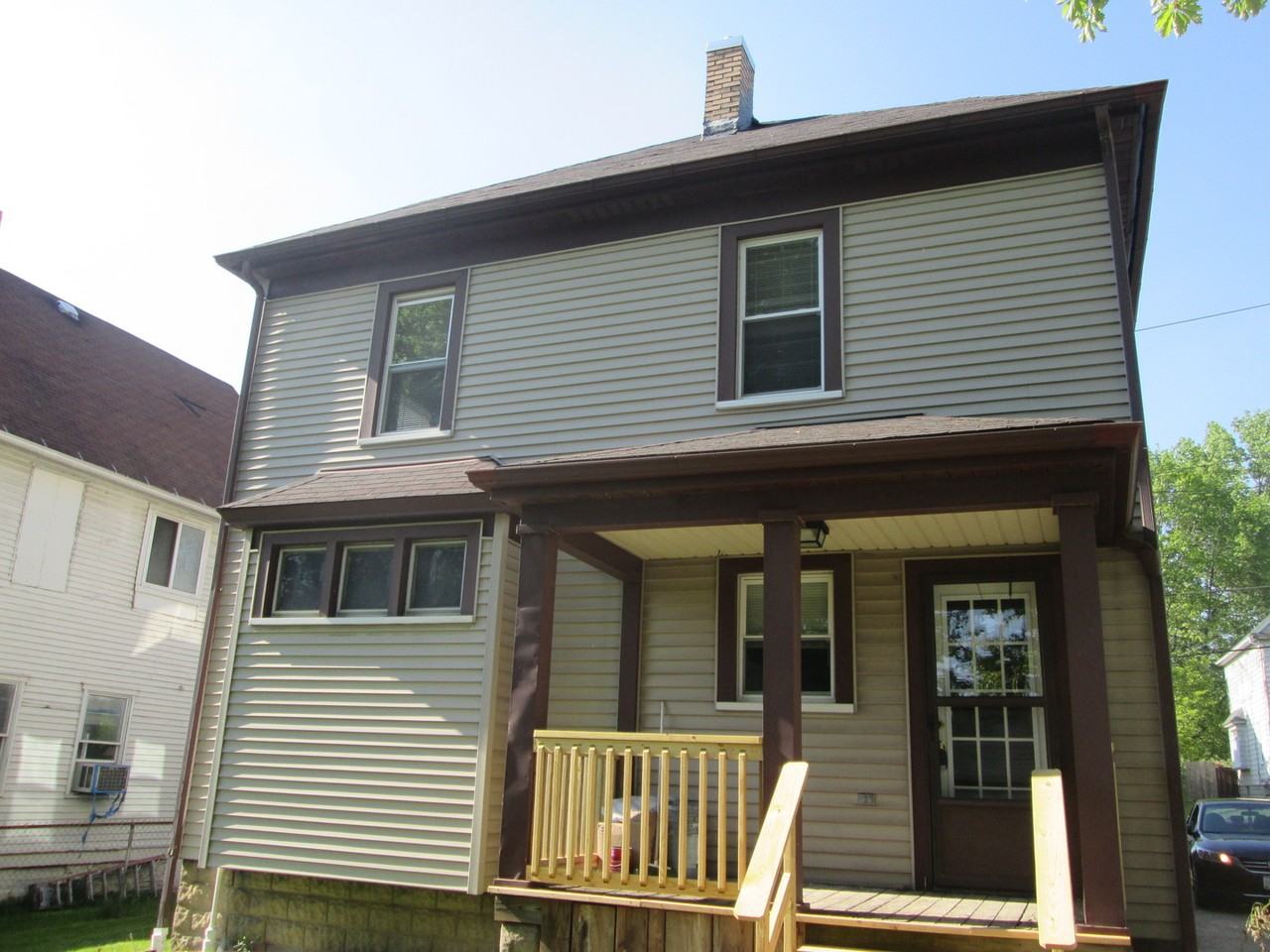 133 E Howard St - Photo 3 of 20
