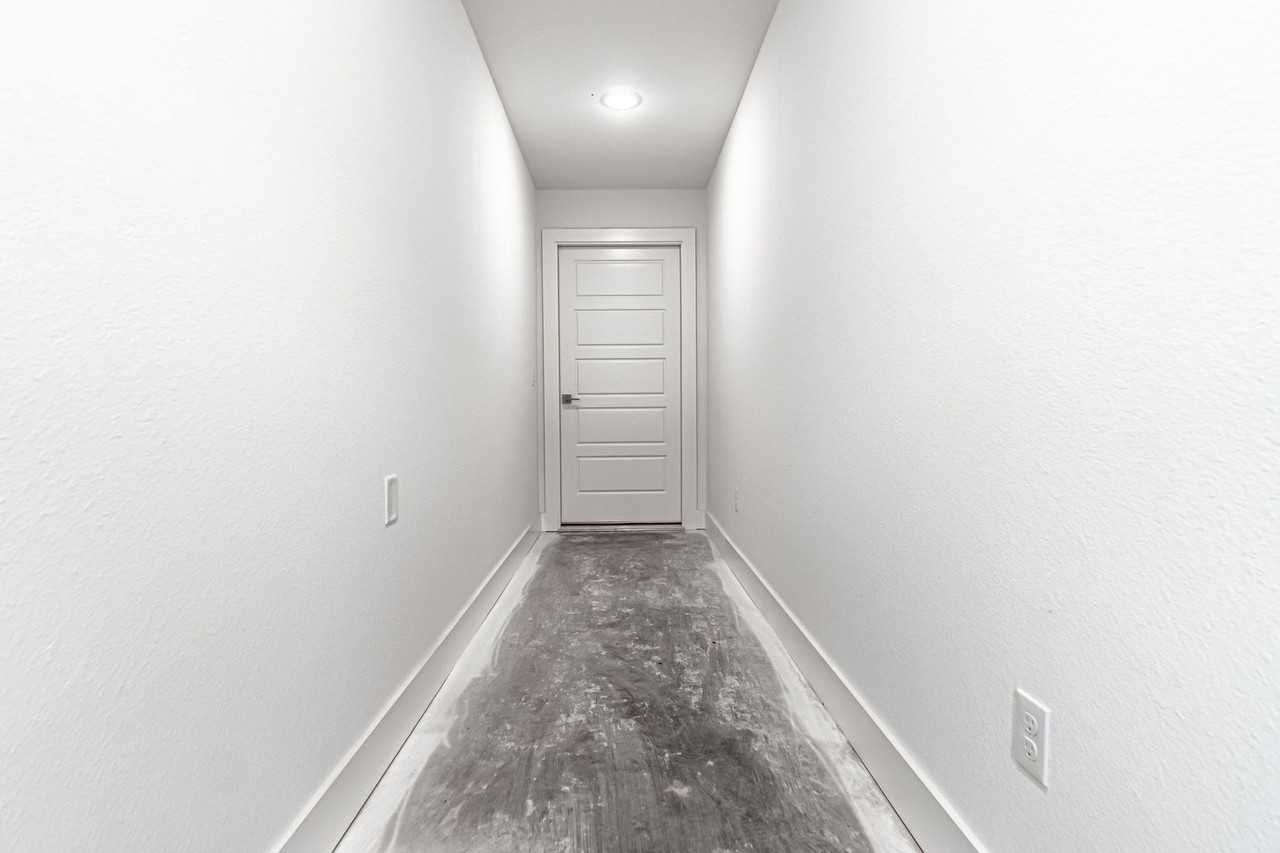 2661 Sw Livingston Sq - Photo 3 of 30