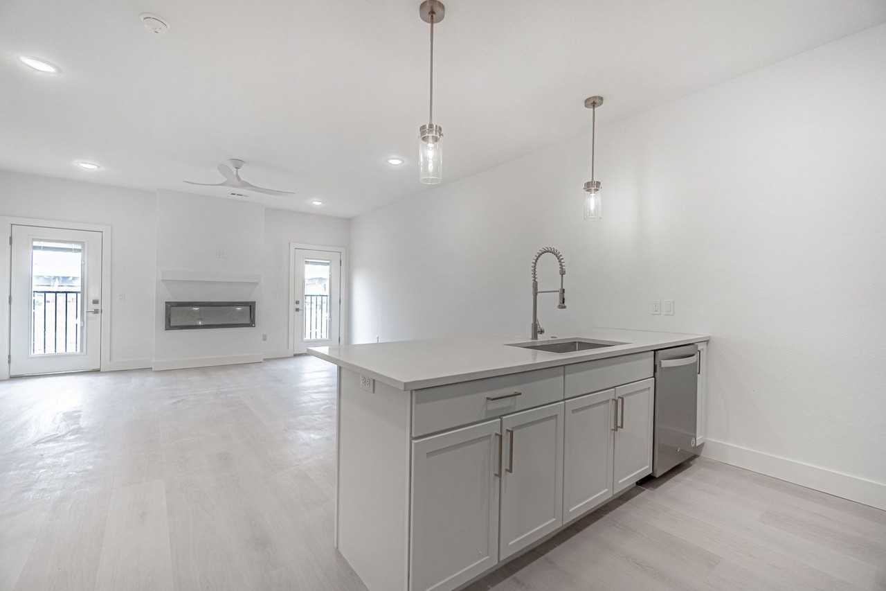 2661 Sw Livingston Sq - Photo 6 of 30