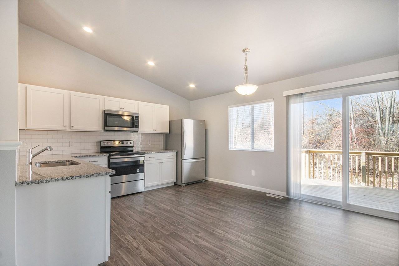 329 2nd Ave - Photo 5 of 27
