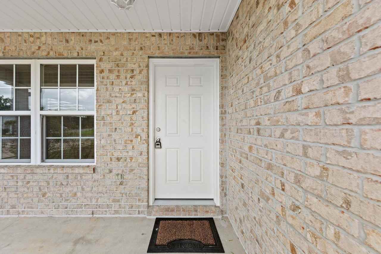 105 Scranton St - Photo 4 of 42