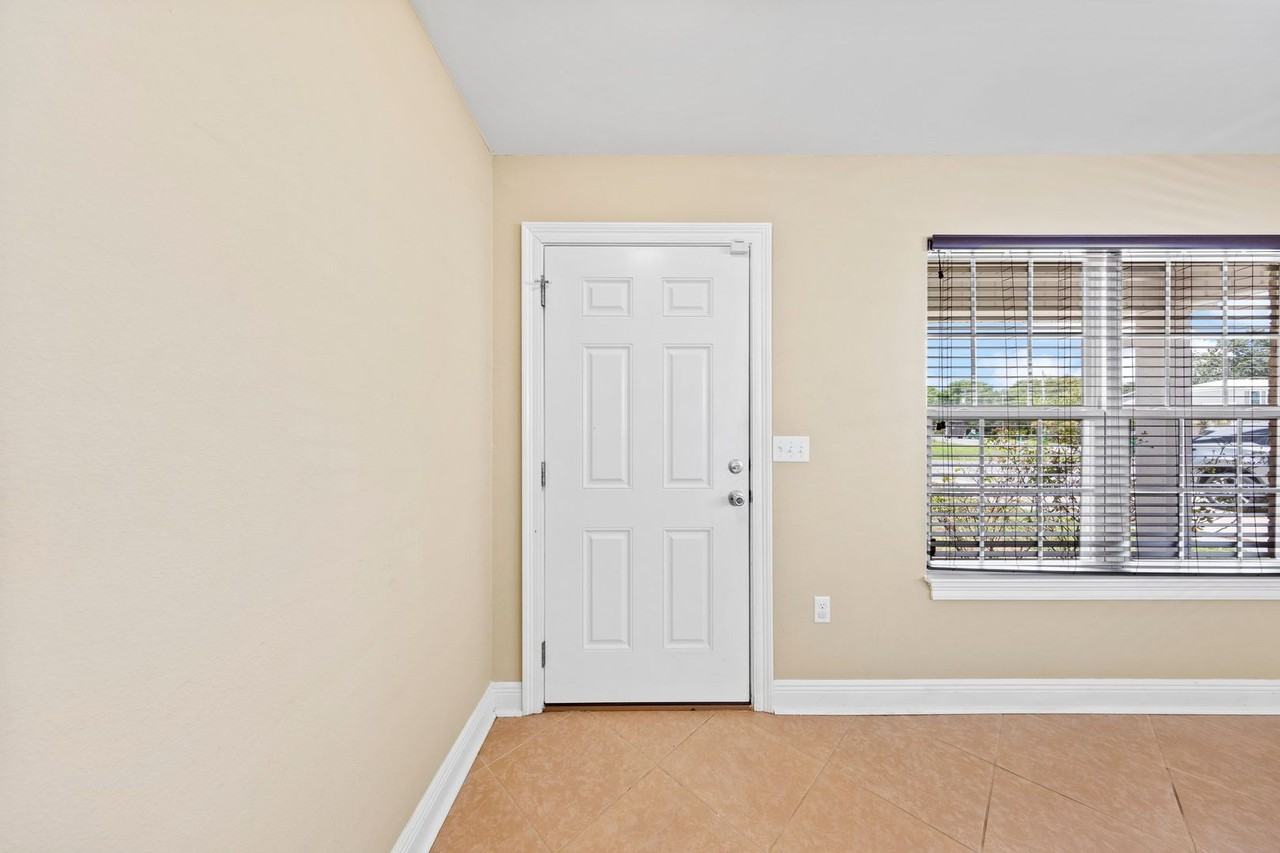 105 Scranton St - Photo 5 of 42