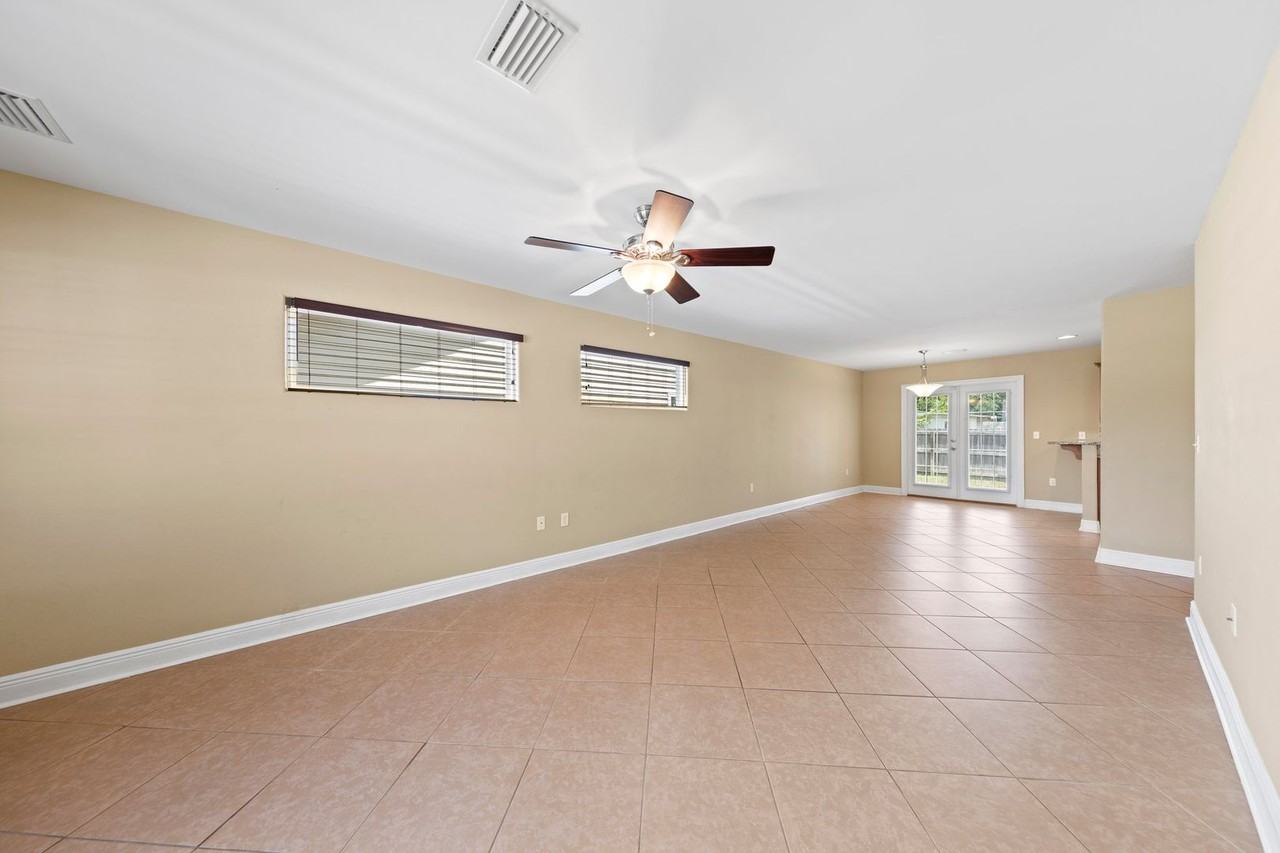 105 Scranton St - Photo 6 of 42