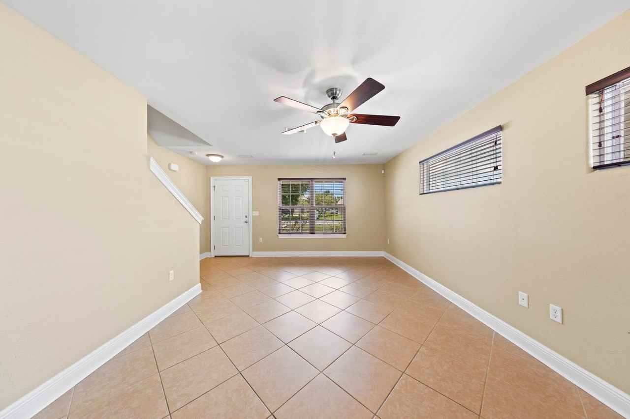 105 Scranton St - Photo 7 of 42