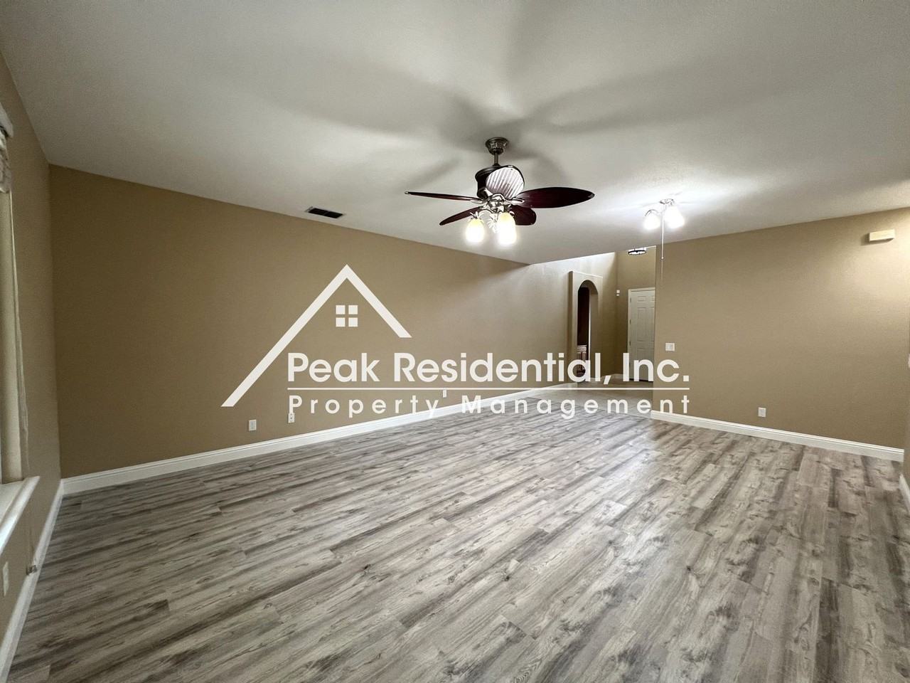 1933 Tyndrum Ln - Photo 5 of 38