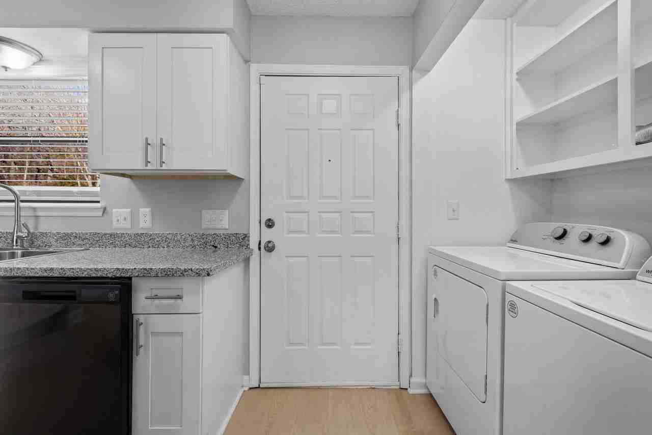 1377 E Sequoyah Ct - Photo 2 of 24