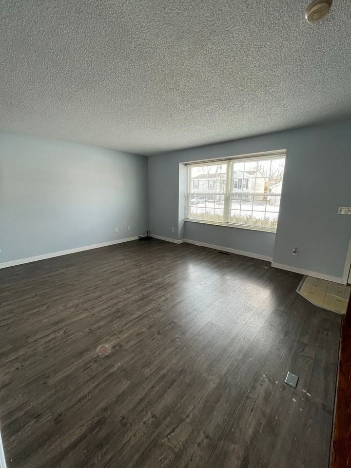 2934 Badger Dr - Photo 4 of 30