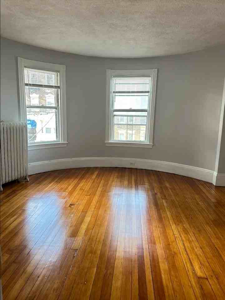 8 Quint Ave - Photo 2 of 9