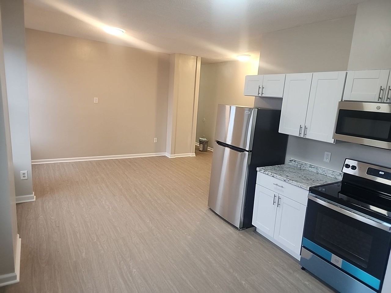 43 Franklin Ave - Photo 3 of 36