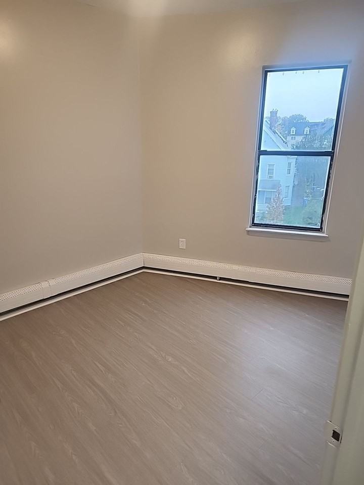 43 Franklin Ave - Photo 7 of 32