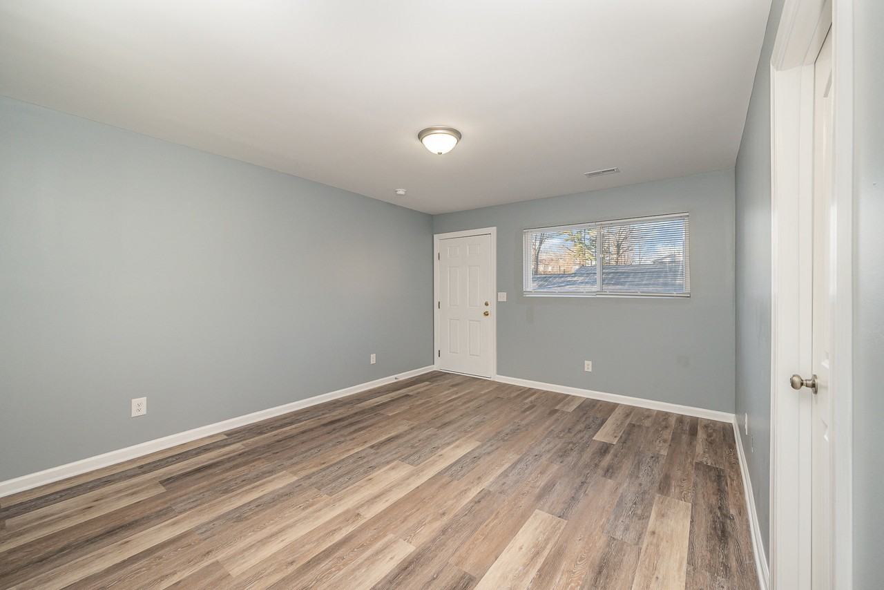 427 N. Yadkin Ave. - Photo 3 of 13