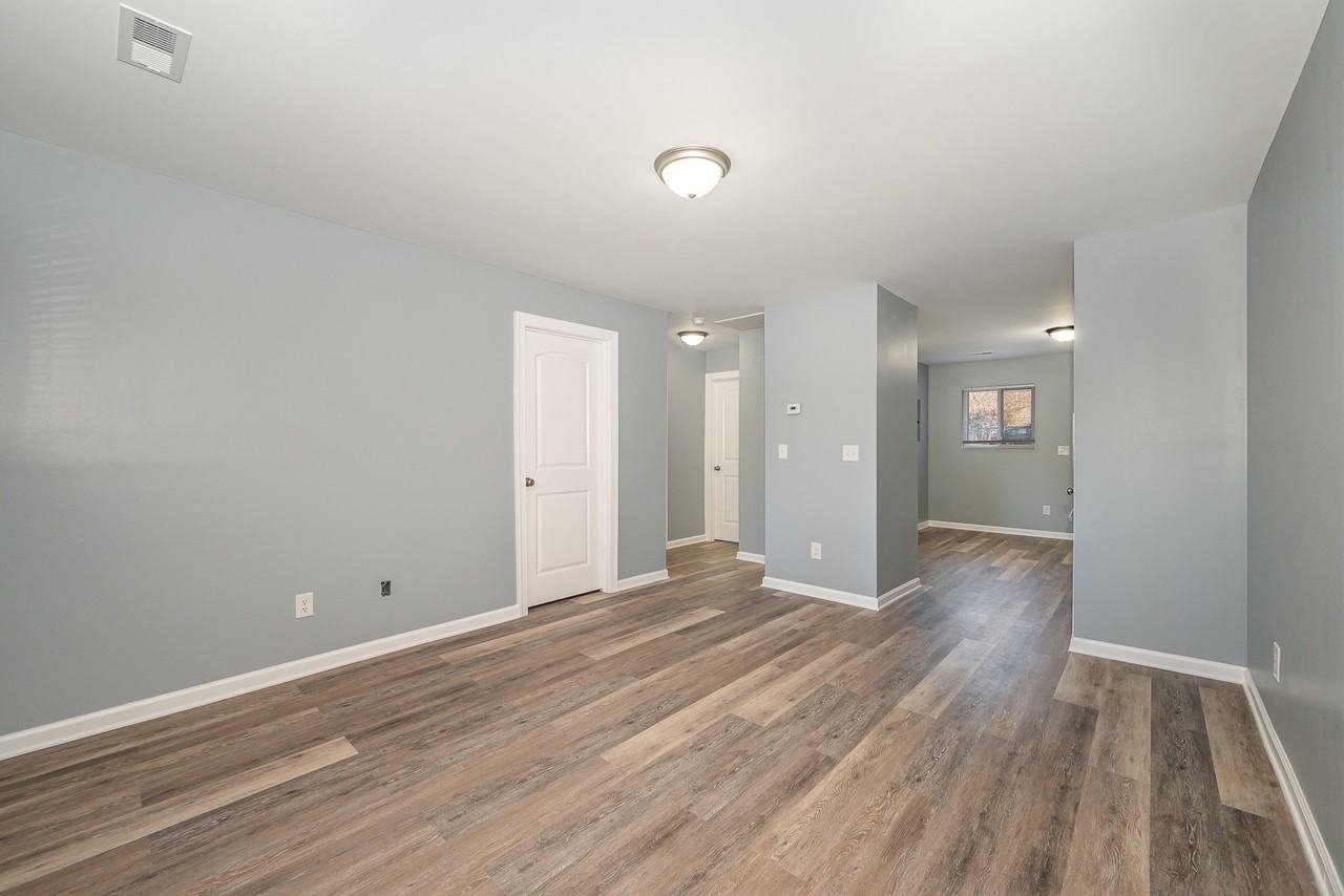 427 N. Yadkin Ave. - Photo 4 of 13