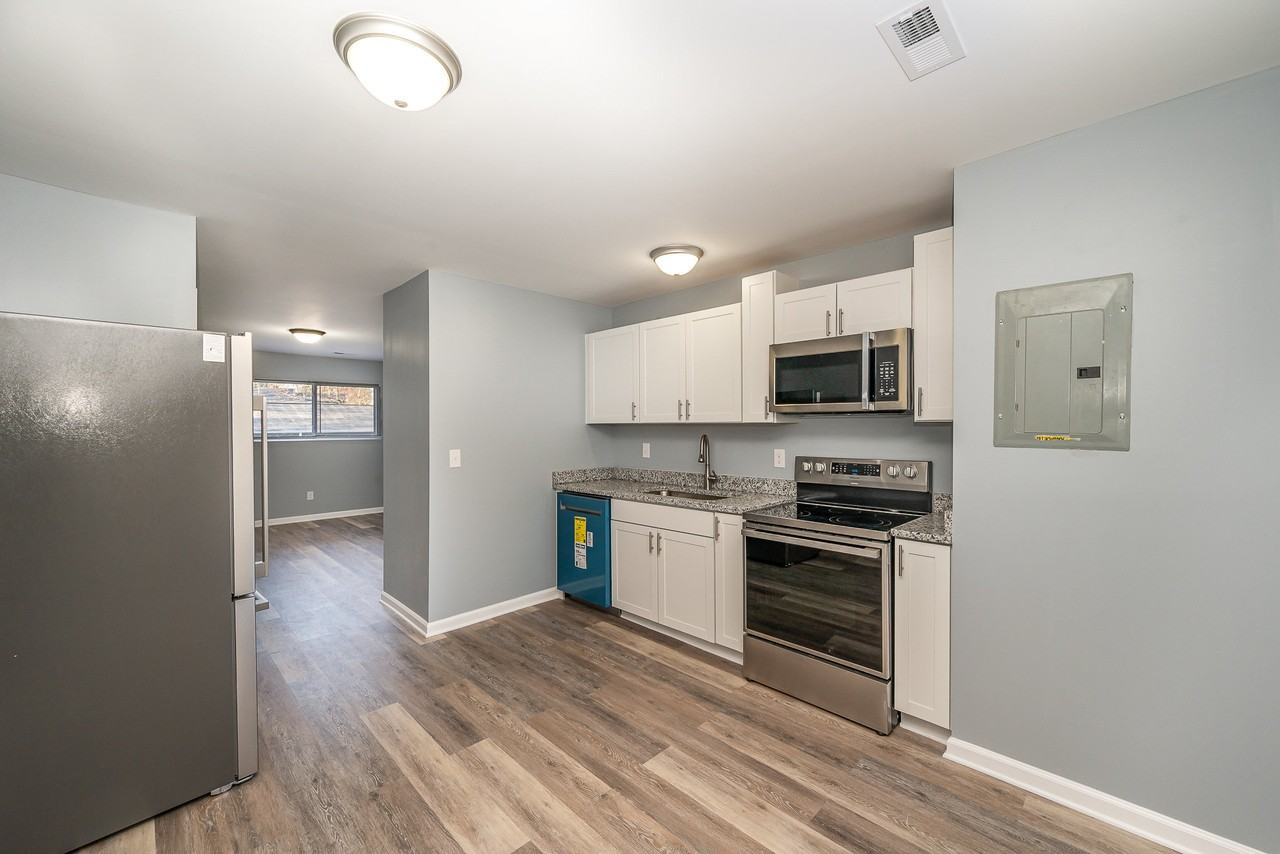 427 N. Yadkin Ave. - Photo 6 of 13