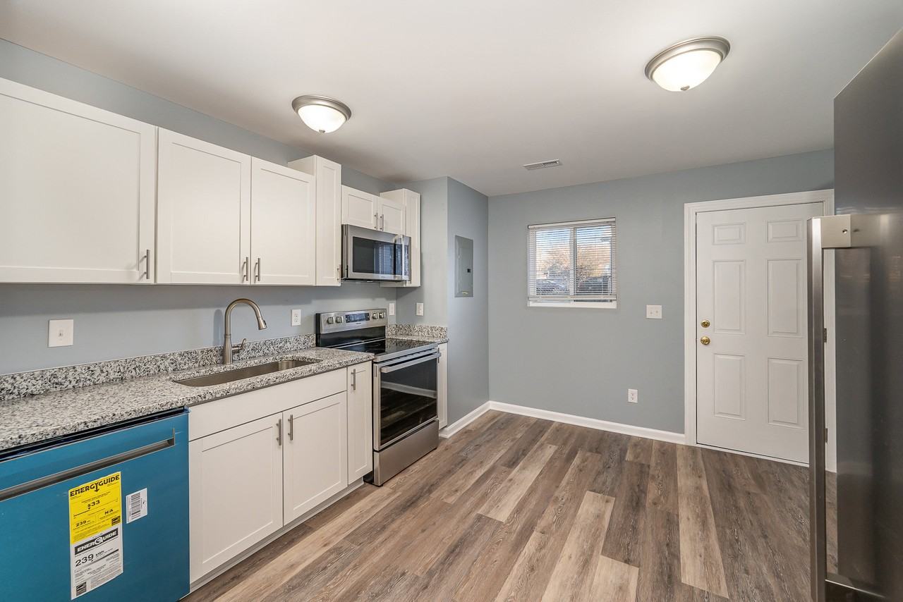 427 N. Yadkin Ave. - Photo 7 of 13