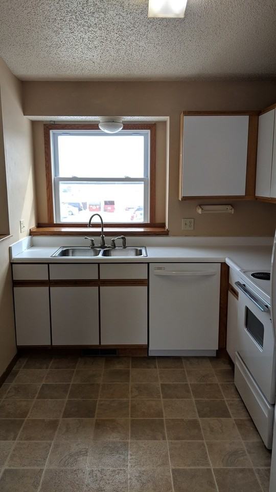 2233 9th St - Photo 5 of 16