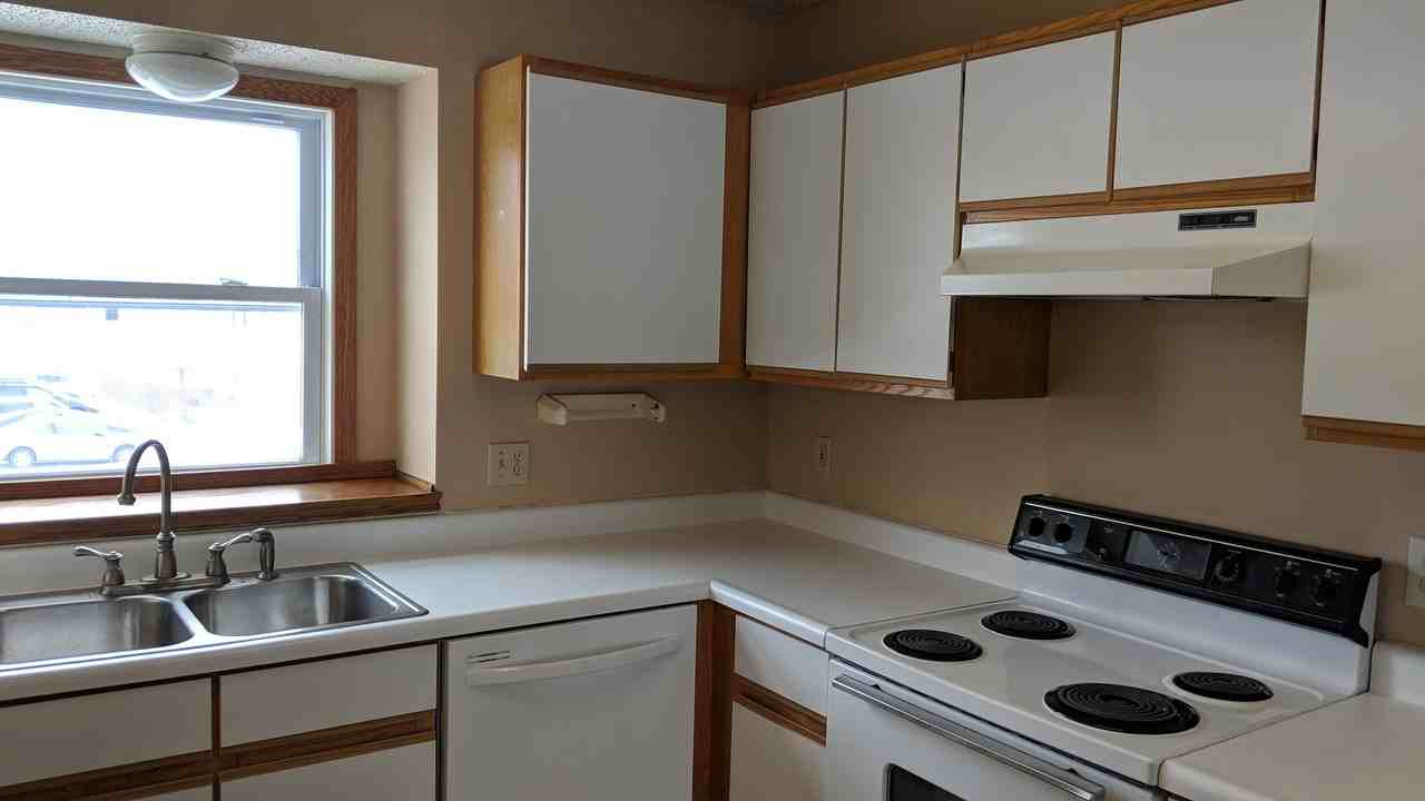 2233 9th St - Photo 6 of 16