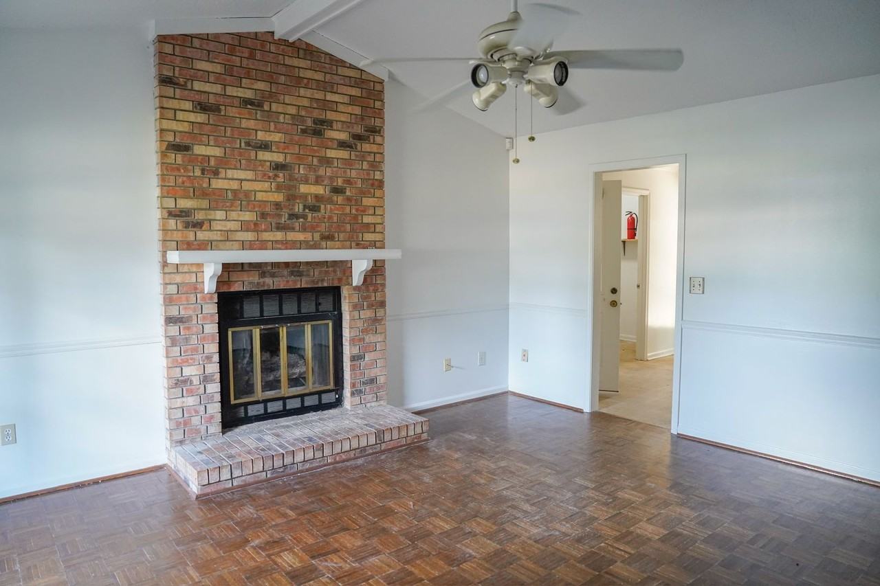 1311 Royal Oaks Ct - Photo 4 of 13