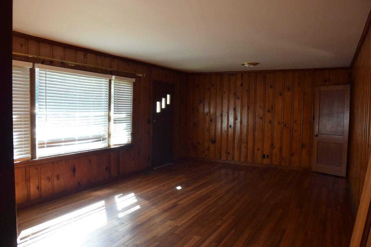 1602 23rd Ave E - Photo 4 of 5