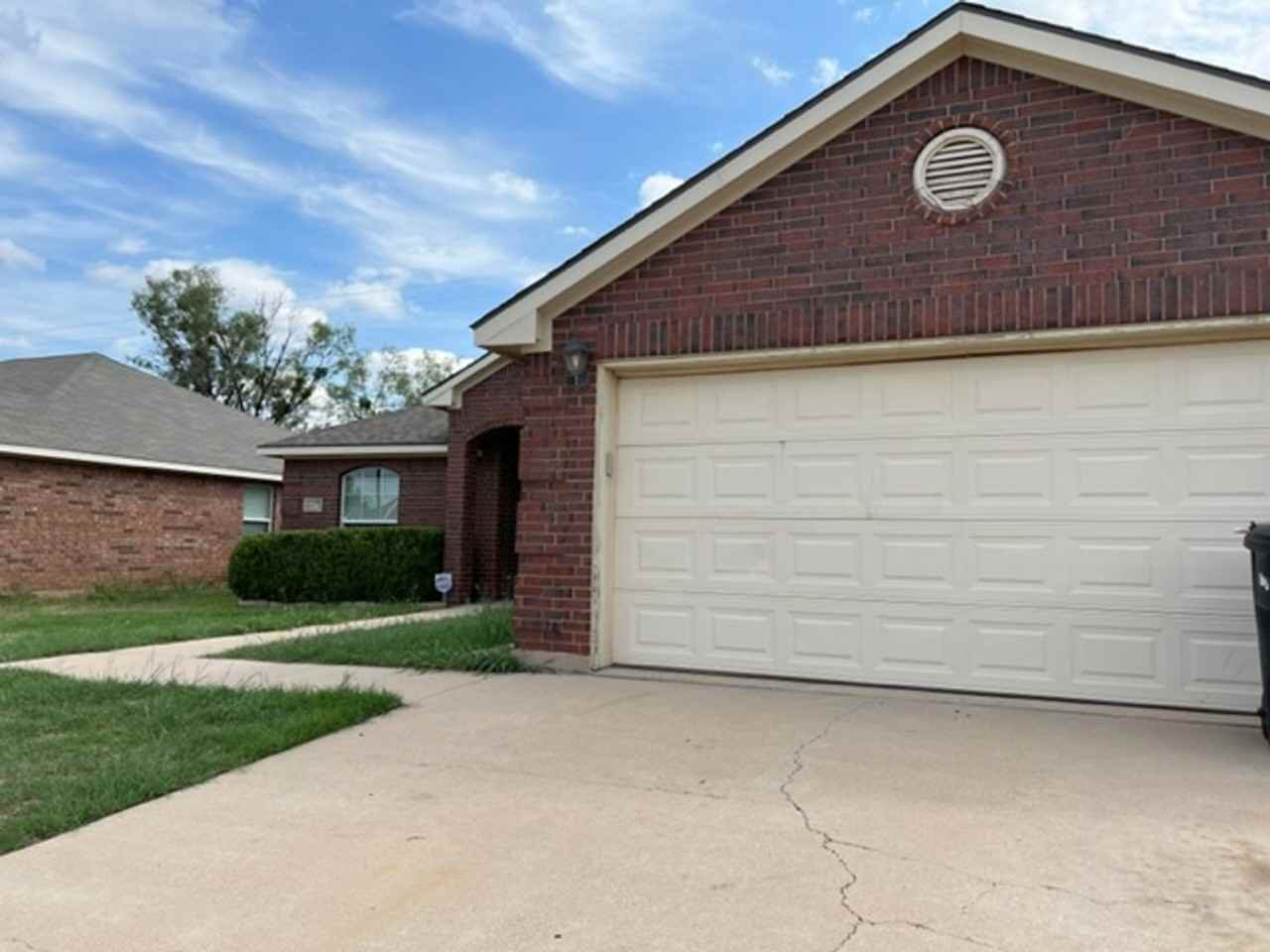 6671 Inverness St - Photo 2 of 26