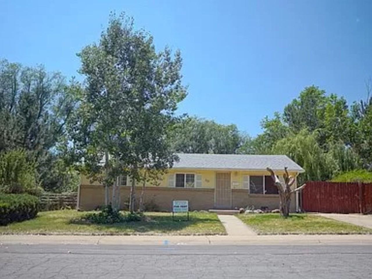 504 Sunset Dr - Photo 2 of 22