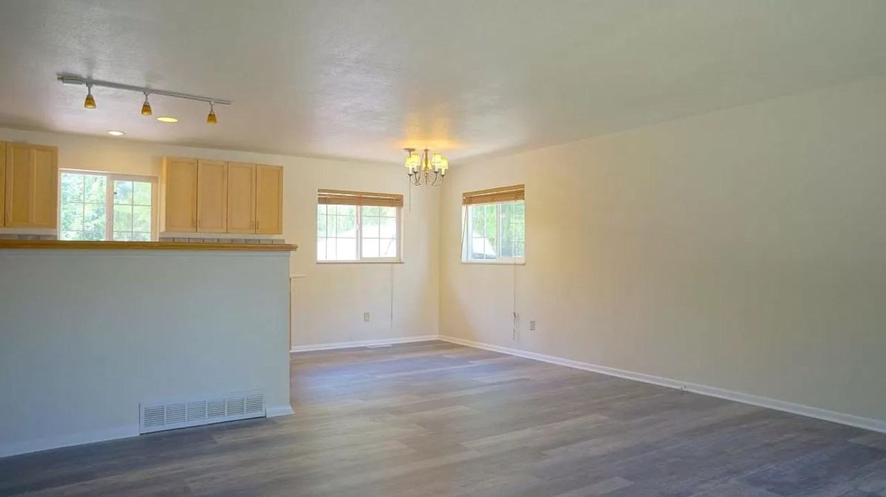 504 Sunset Dr - Photo 3 of 22