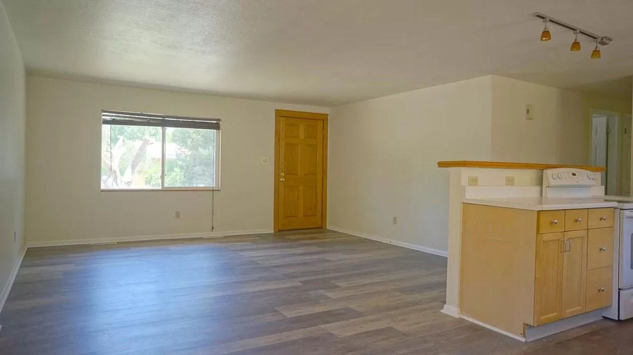 504 Sunset Dr - Photo 6 of 22