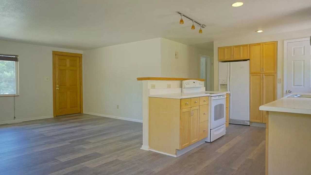 504 Sunset Dr - Photo 7 of 22