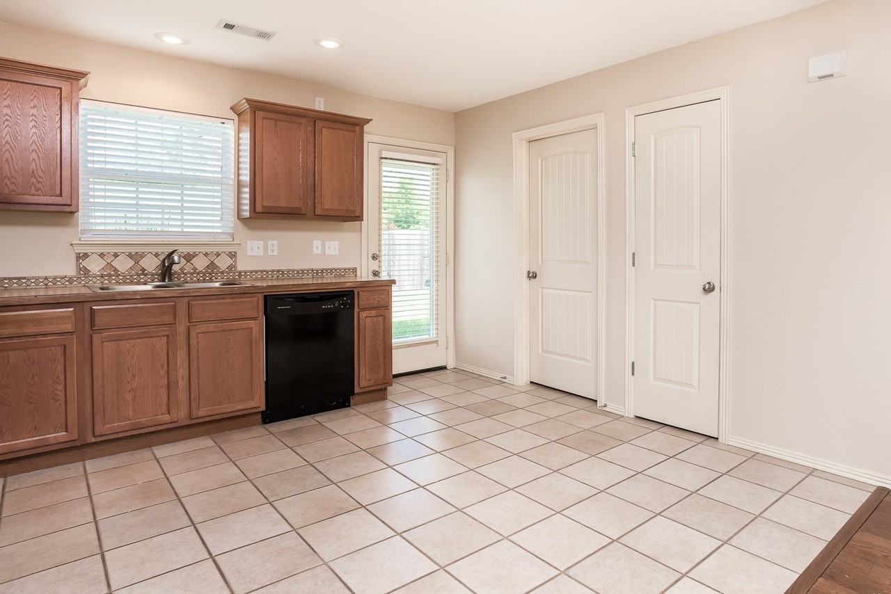 4356 W Serviceberry Dr - Photo 5 of 14