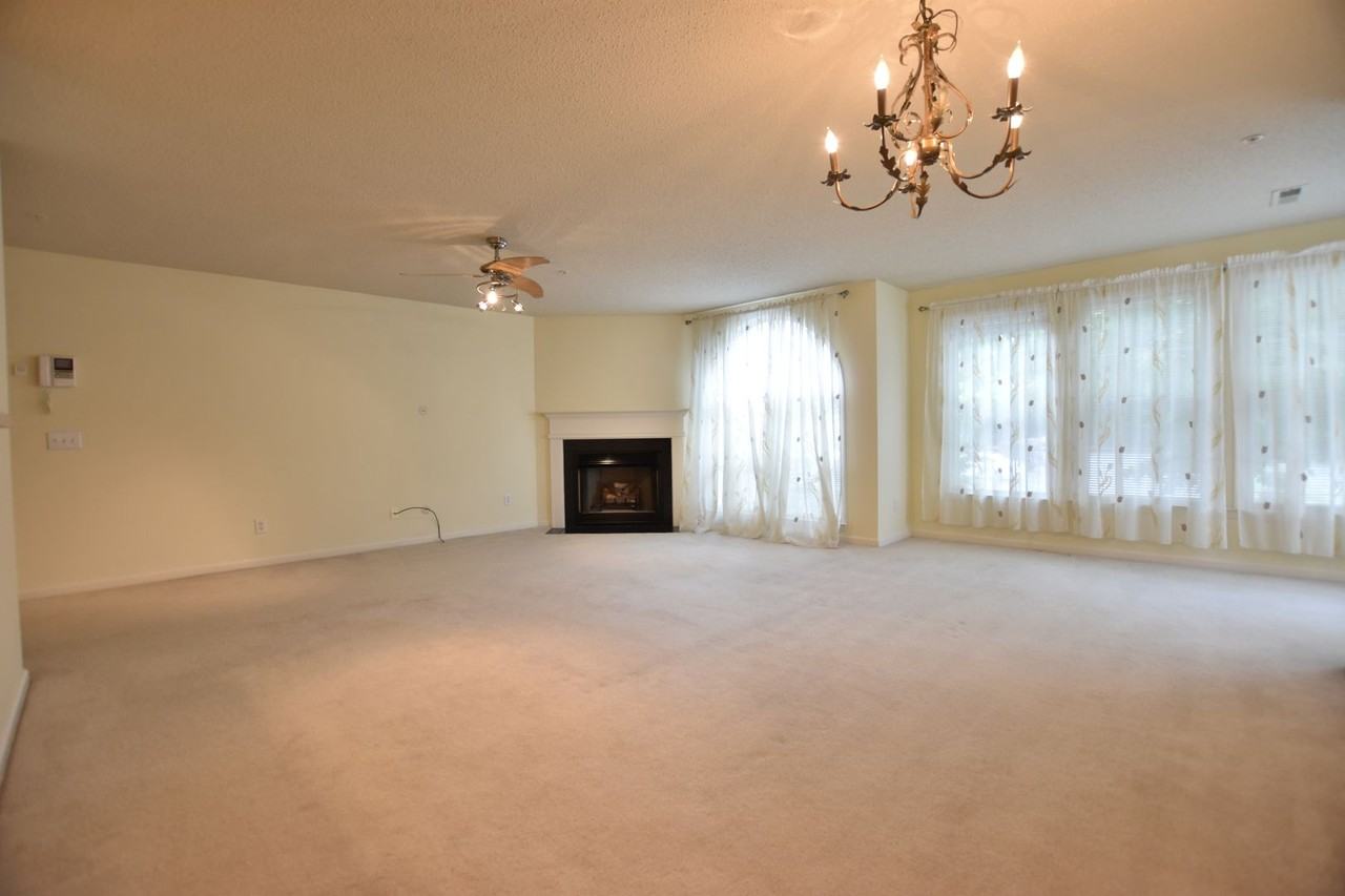 424 Mill Pond Dr - Photo 3 of 12