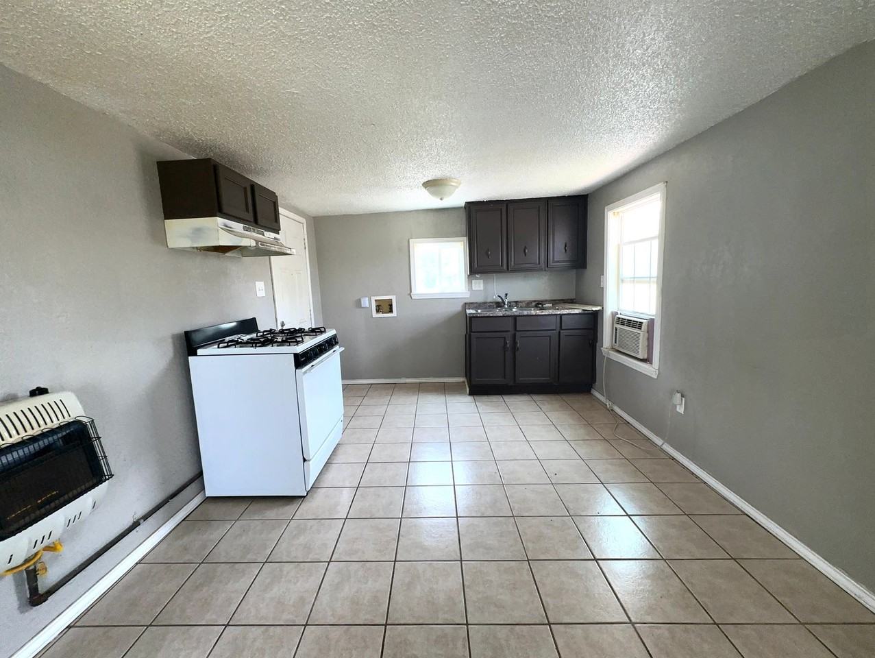 320 N Flint Ave - Photo 3 of 6