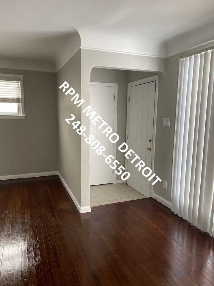 1189 Woodland Dr - Photo 2 of 31