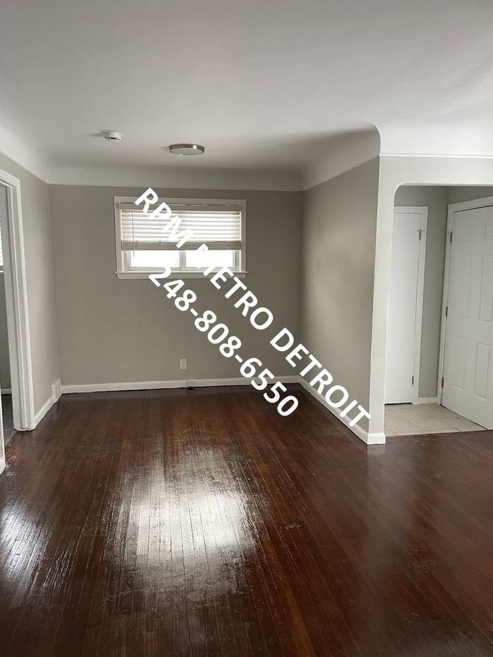 1189 Woodland Dr - Photo 3 of 31