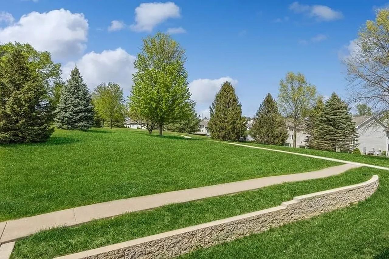 2446 Rushmore Dr - Photo 3 of 12