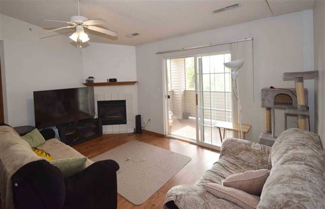 2446 Rushmore Dr - Photo 4 of 12