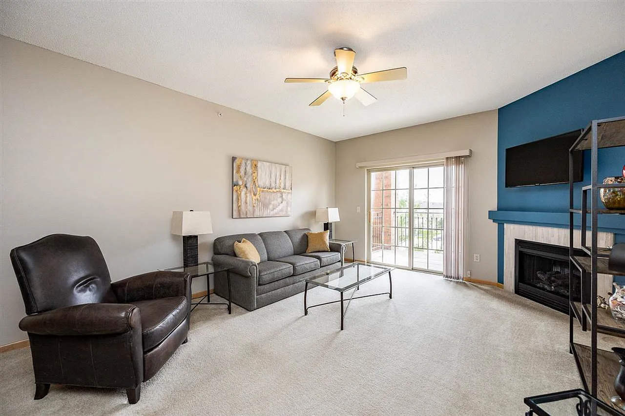 2452 Cascade Ln - Photo 2 of 14
