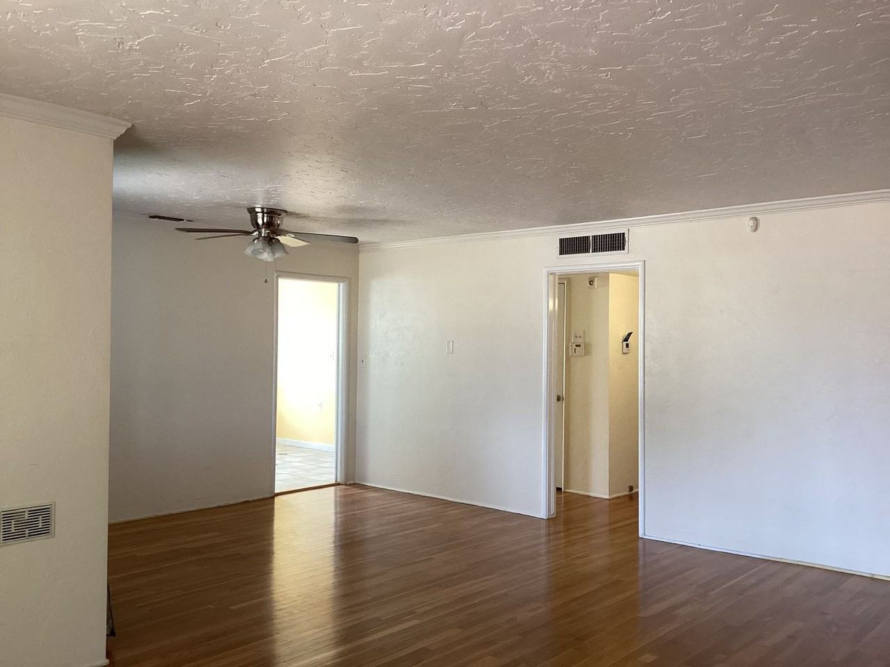 313 W Robinson Ave - Photo 6 of 22