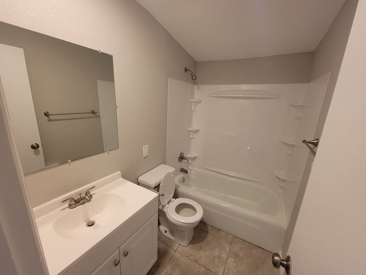 5039 Belmeade Rd - Photo 3 of 12