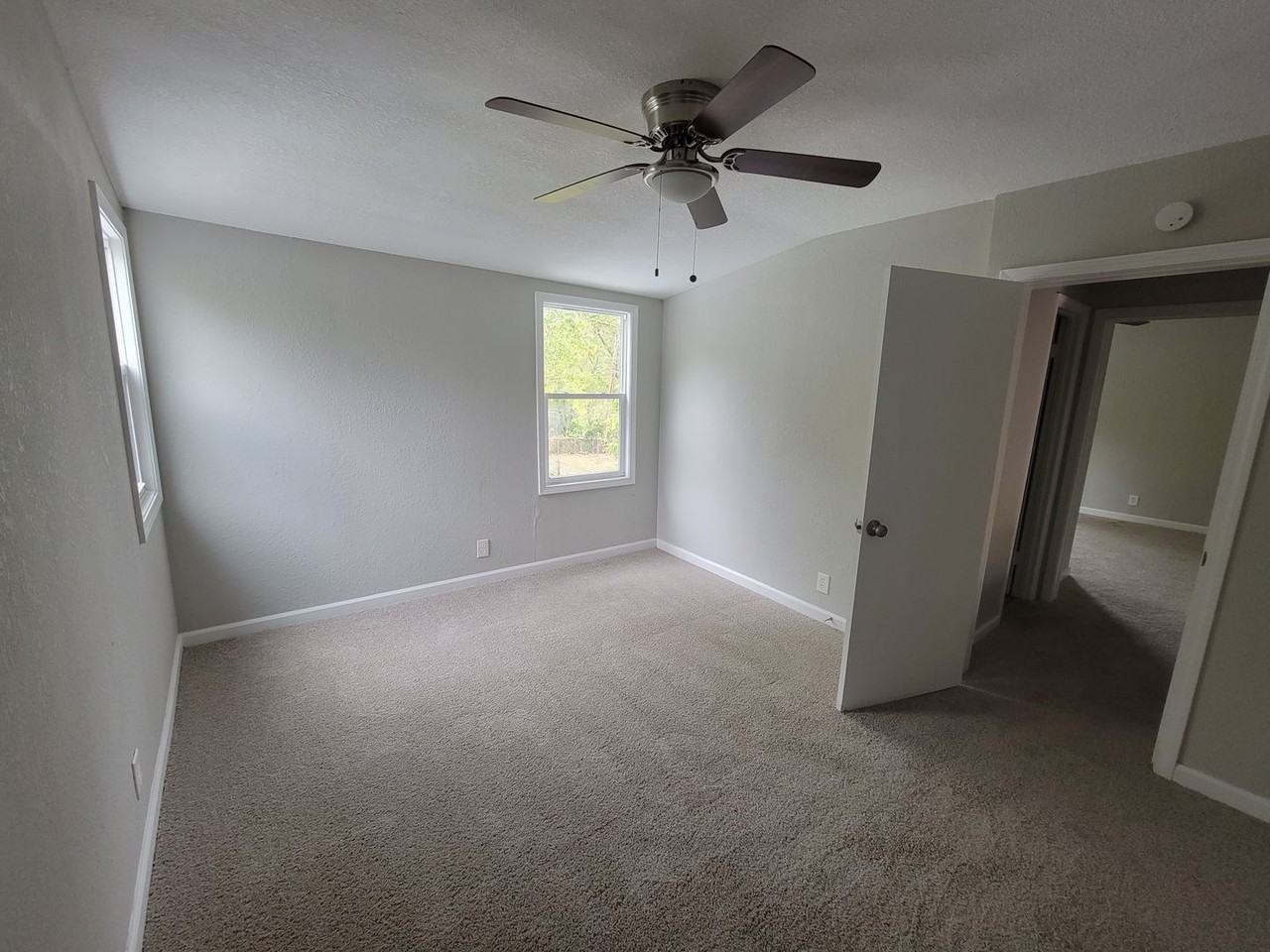 5039 Belmeade Rd - Photo 4 of 12