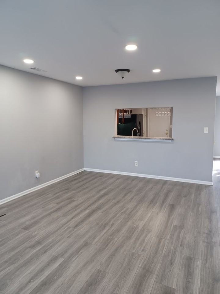 1332 Orillia Rd - Photo 5 of 18