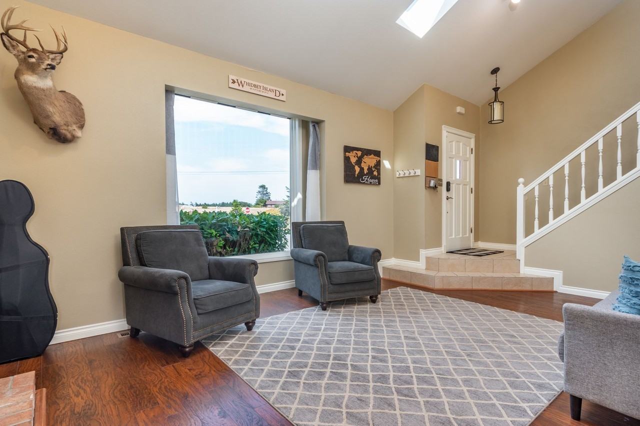 2515 Deseret Dr - Photo 5 of 46