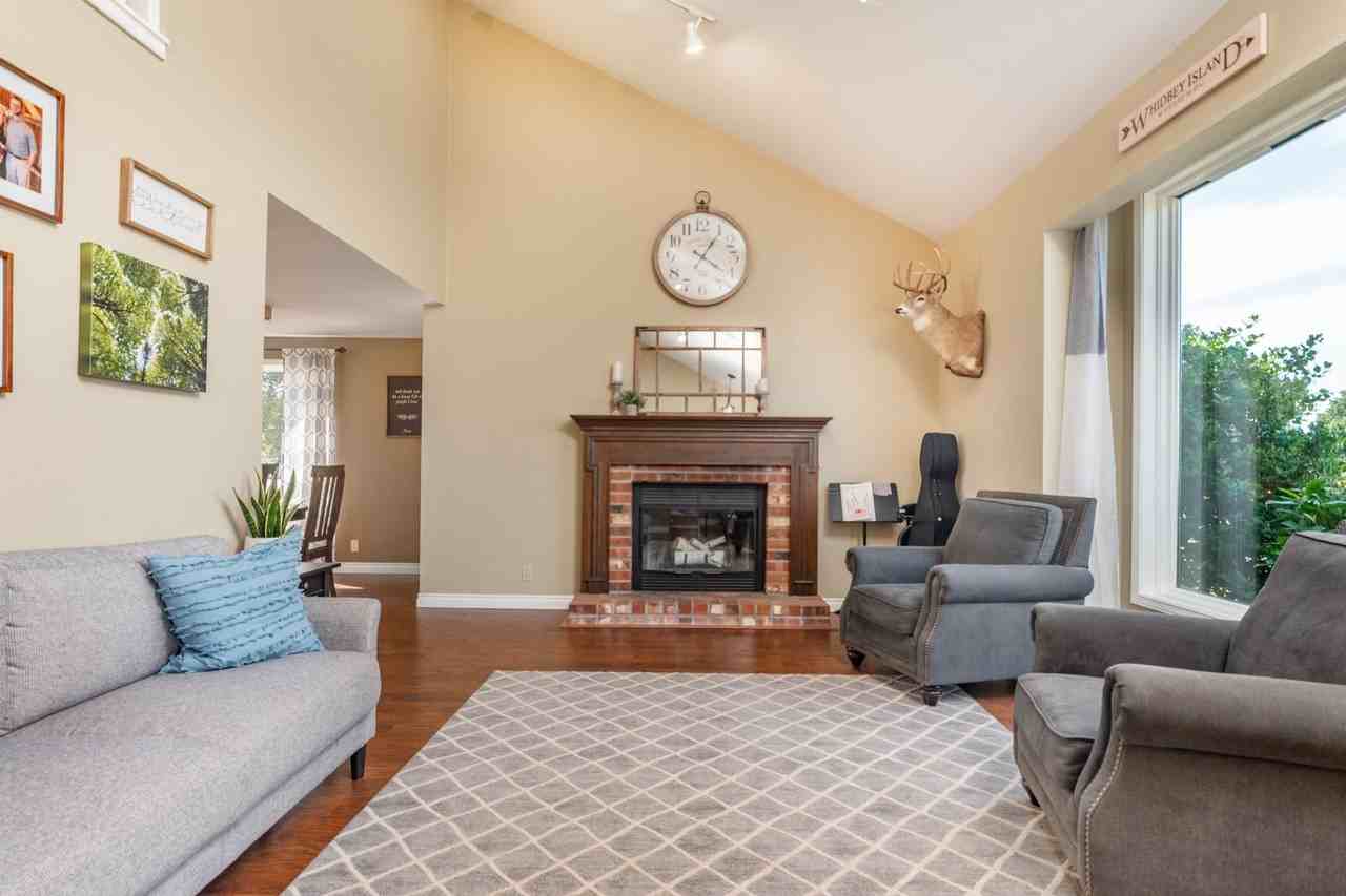 2515 Deseret Dr - Photo 7 of 46