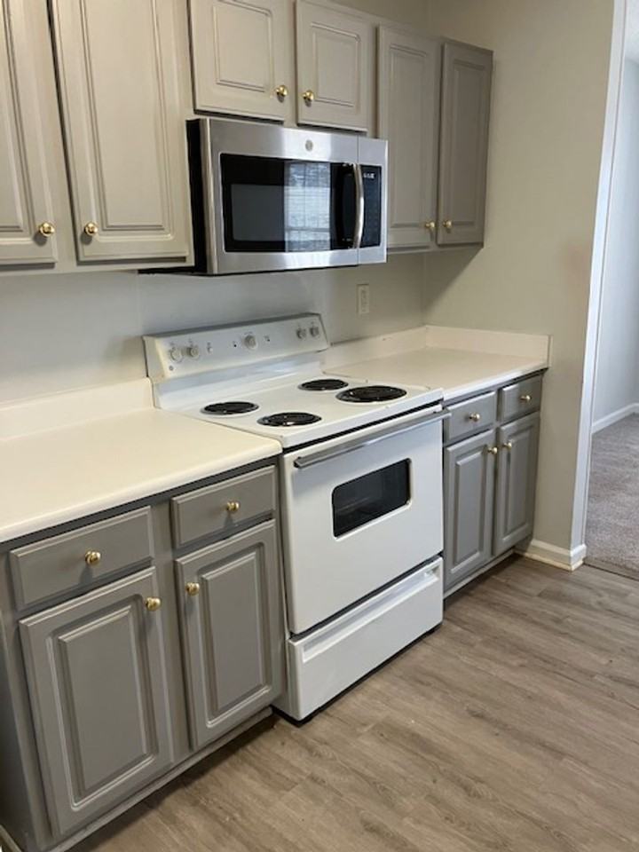 803 Bryce Ct Apt K - Photo 4 of 5