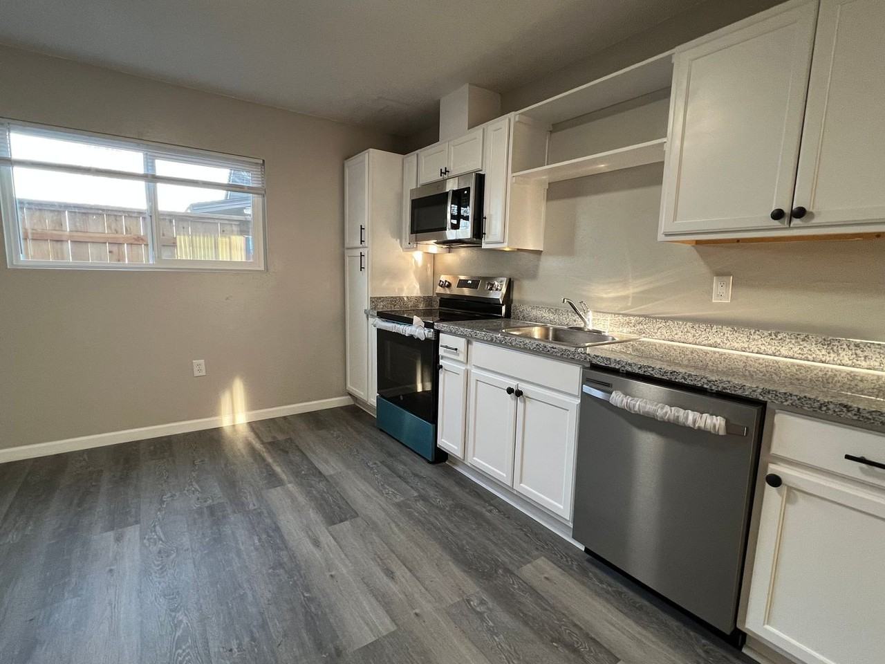 919 E Pine St #B - Photo 2 of 10