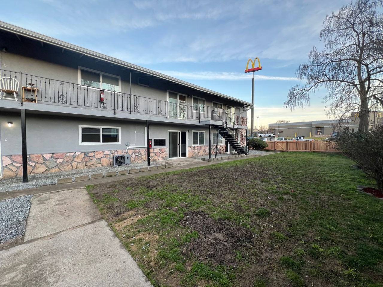 919 E Pine St #D - Photo 2 of 16