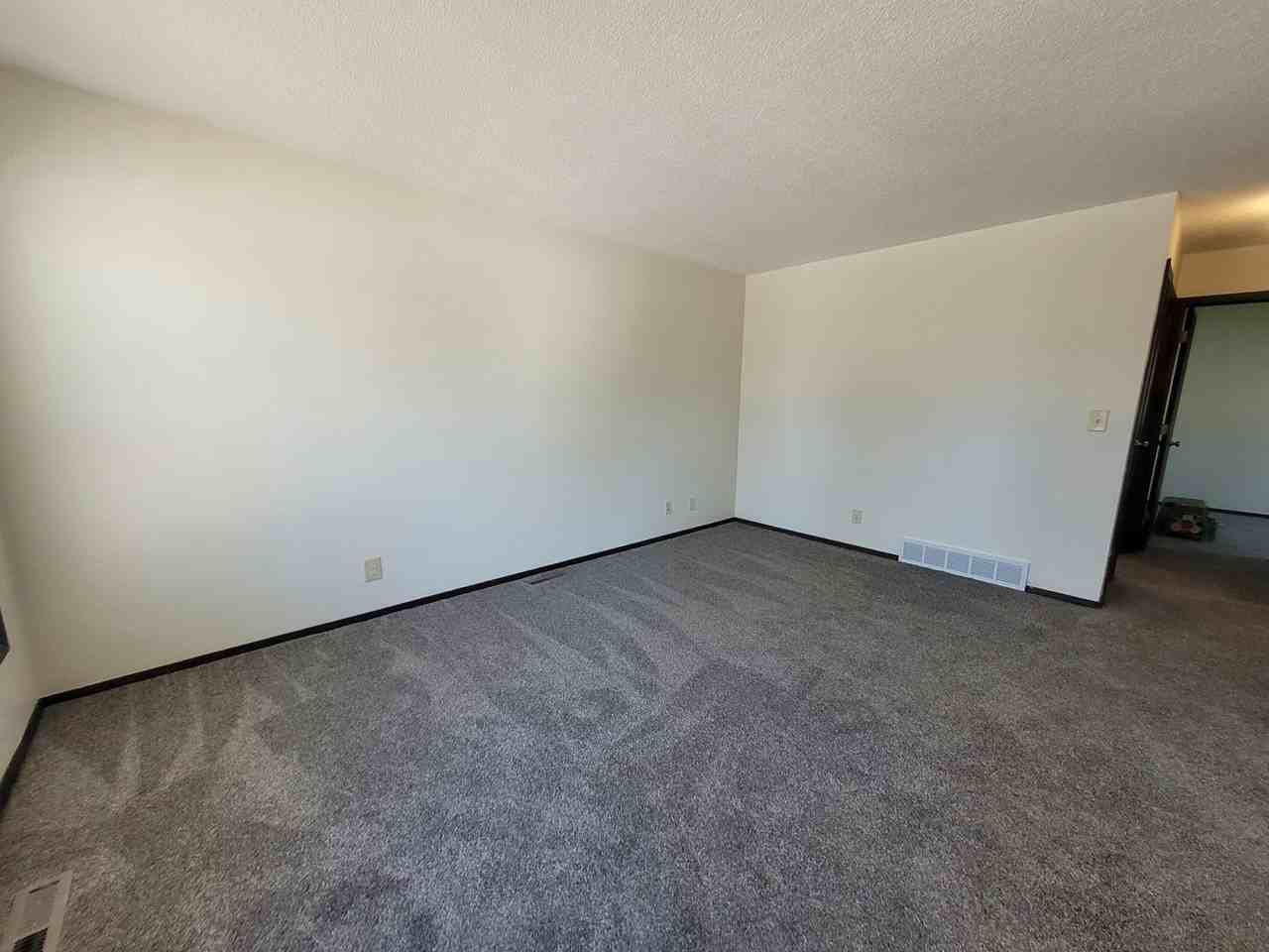 3810 Sw 3rd St - Photo 5 of 17