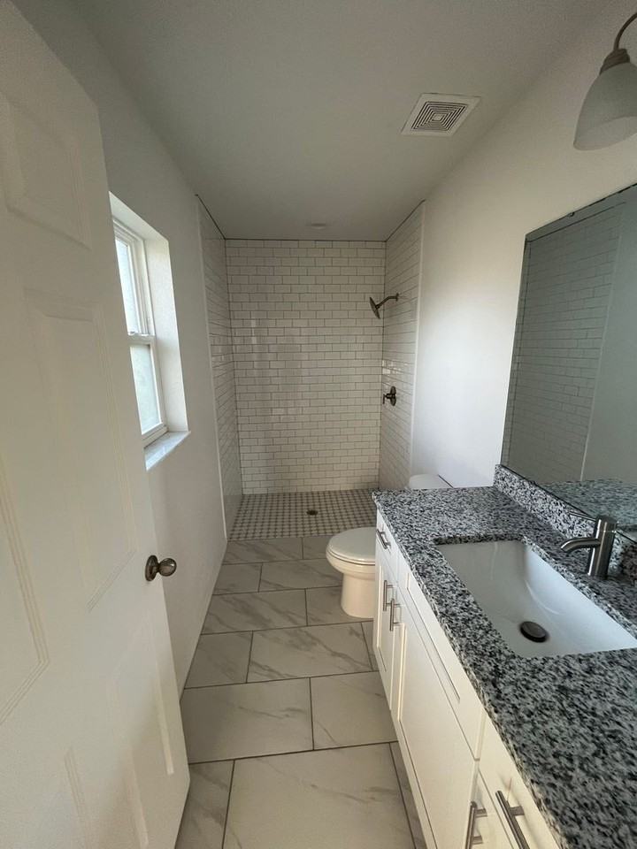 980 Waldon Ave - Photo 4 of 12