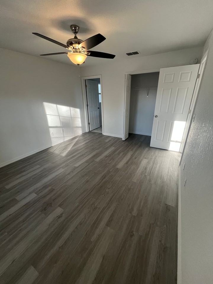 980 Waldon Ave - Photo 6 of 12