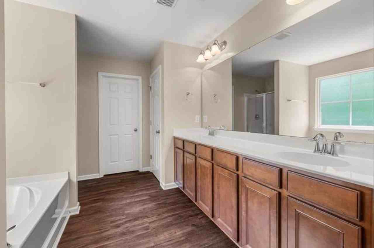 291 Oglethorpe Cir - Photo 7 of 27