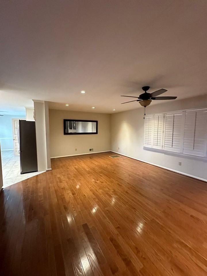 960 Perimeter Rd - Photo 4 of 7